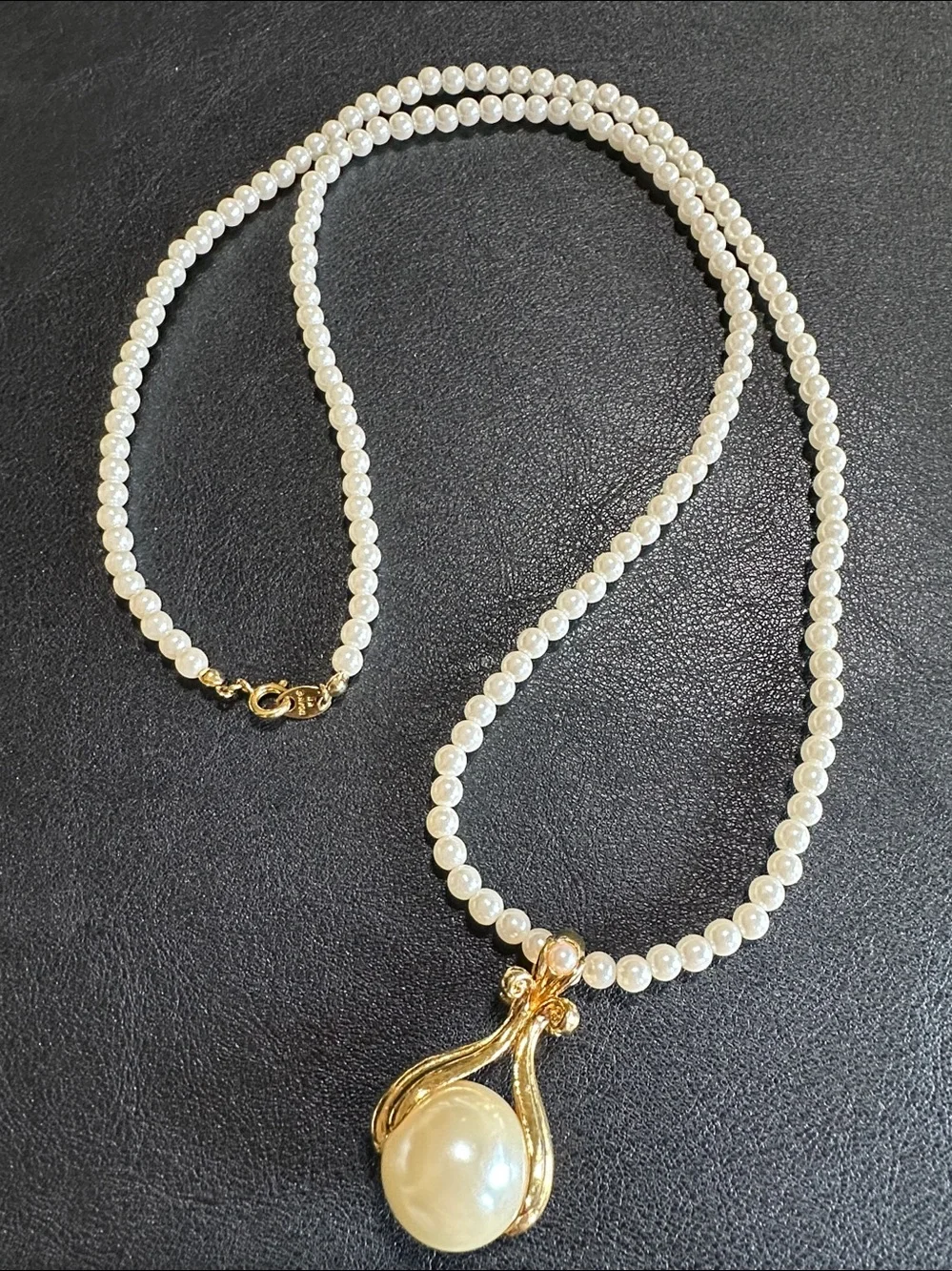 NR Avon Faux Pearl Drop Pendant Vintage Necklace